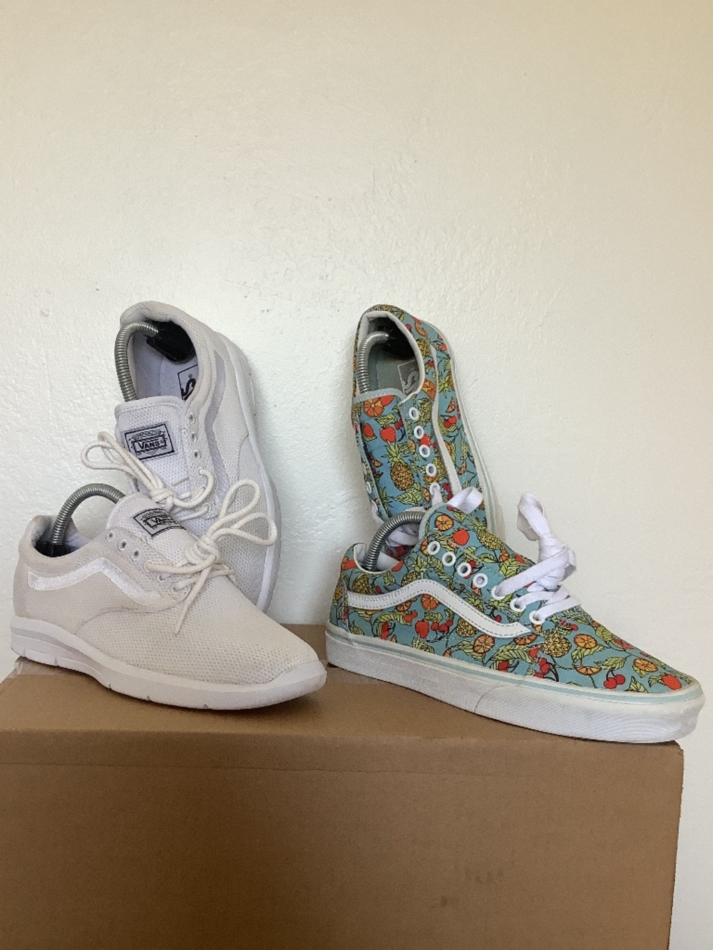 Bundle Vans Mens 7.5 ISO 1.5 Wht 500664 & Sz 8 Old Skool fruity baby blue 500714
